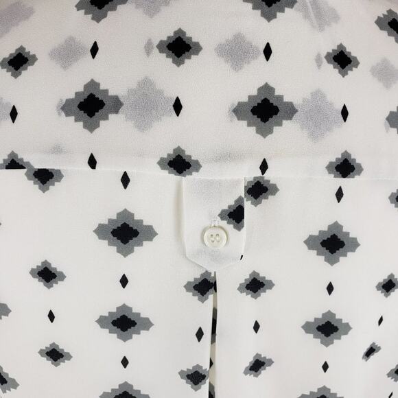 Pleione Erin Utility Shirt Size XS White Black Boho Aztec Print VNeck 1/2 Button - Picture 6 of 10